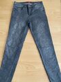 Guess hell graue Hose Gr. 26/30 neuwertig