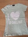 T-Shirt mit Herz aus Schmetterlingen Glitzer Chill out grün Baumwolle Gr.146/152