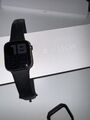 Apple Watch Series 6 44mm Space Grau Aluminiumgehäuse mit Schwarz Sportarmband -