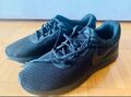 Nike Gr. 42 schwarz NEU