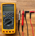 Fluke 187 True RMS Multimeter + Fluke Twistguard Testspitzen