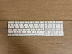 Apple Magic Keyboard Tastatur - Silber/Weiß - Ziffernblock - Lightning