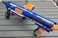 NERF-Blaster RAMPAGE mit 25-Schuss-Trommelmagazin und 25 Pfeilen