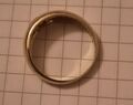 750 Gold Ring punziert 3.4 Gramm/ mit 3 kleinem Brillianten??