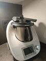 Thermomix TM5 Weiß mit CookKey, Varoma, Gareinsatz, Rühraufsatz und Spatel 