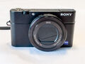 Sony DSC-RX 100 M3 mit knapp 3-fach Sonnar-Motor-Zoom und Slave-Blitz