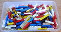 Bunte Mischung gebrauchter, einreihiger (schmaler) Legosteine (1x4 bis 1x8).