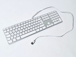 Apple Tastatur Wired Keyboard mit USB/Kabel & Ziffernblock - Aluminium - 100LB/B