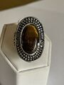 Silberton mittelalterlicher Stil Tigers Eye Cabochon Set Ring Größe N