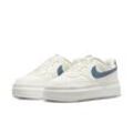 Sneaker NIKE SPORTSWEAR "COURT VISION ALTA" Gr. 38,5, weiß (offwhite) Schuhe Design auf den Spuren des Air Force 1