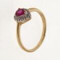 Ring aus 375er Gelbgold mit Rubin und Diamanten