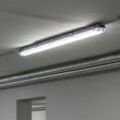 Wannenleuchte Hallen Beleuchtung Keller Werkstatt Arbeitsleuchte Deckenlampe Alu Feuchtraumlampe, IP65, led 60 Watt 7200 Lumen neutralweiß, LxBxH