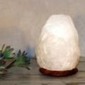 HIMALAYA SALT DREAMS Salzkristall-Tischlampe "Rock", weiß, Ø 12cm H: 18cm, Lampen, Handgefertigt - jeder Stein ein Unikat, H: ca.18 cm, ca. 2-3kg