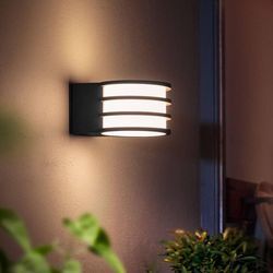 Philips Hue White Lucca Außenwandlampe steuerbar