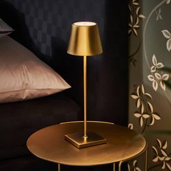 LED-Akkutischlampe Nuindie, USB-C, gold, IP54, dimmbar