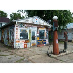 Fototapete PAPERMOON "Old Vintage Retro Gas Station", bunt (mehrfarbig), B:5m L:2,8m, Vlies, Tapeten