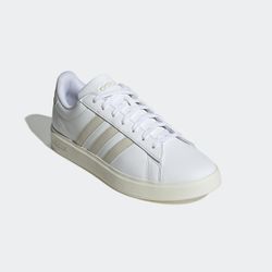 Sneaker ADIDAS SPORTSWEAR "GRAND COURT CLOUDFOAM COMFORT", Gr. 38,5, weiß (cloud weiß, aluminium, sanftes weiß), Synthetik, sportlich, Schuhe, Design auf den Spuren des adidas Superstar